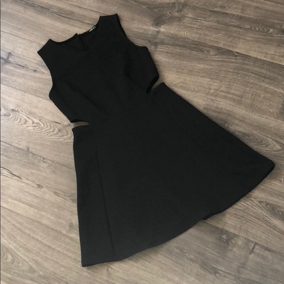 Luc-ce Dresses & Skirts - Black dress 🖤👗